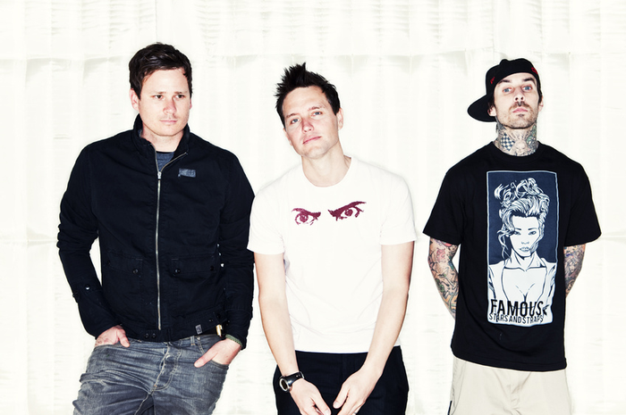 Rekaman Konser Blink 182 Di KROQ Almost Acoustic Christmas