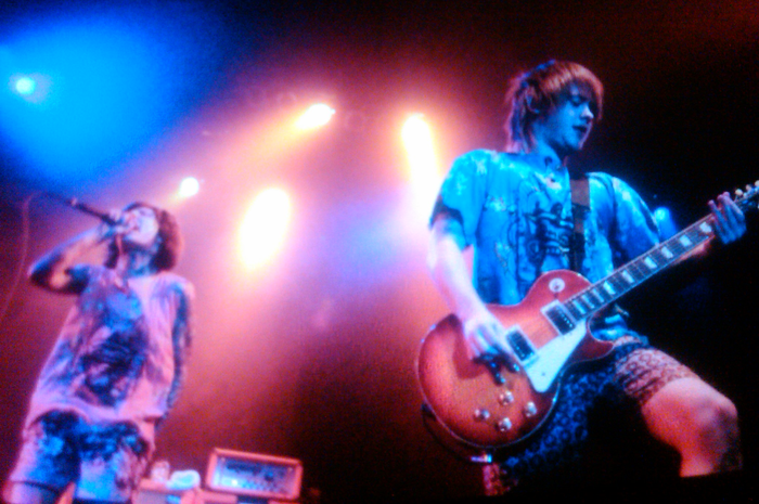 Bring Me The Horizon Kejutkan Jakarta Dengan Berbaju Barong