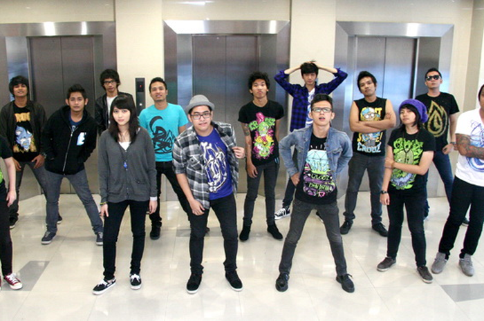 Kebet Thirteen Sweet As Revenge Last Child dan lainnya di Aztec 2010
