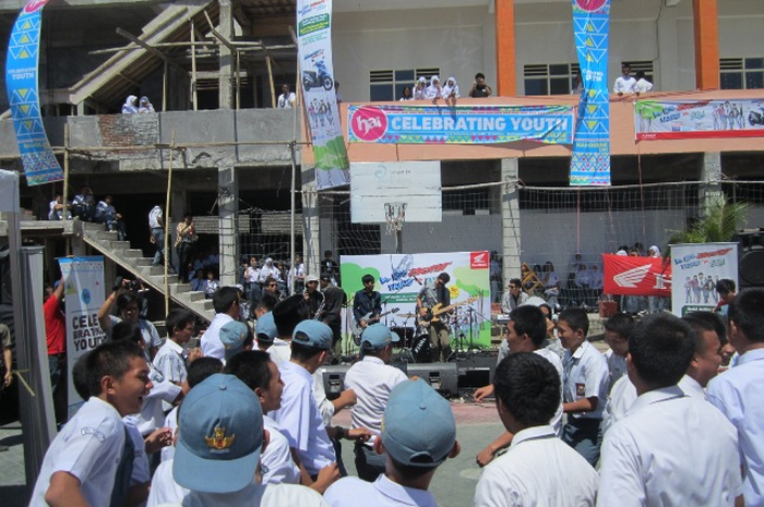Nge BeAT Bareng Hai Skulizm 2013 Resmi Dibuka di SMAN 8 Makassar