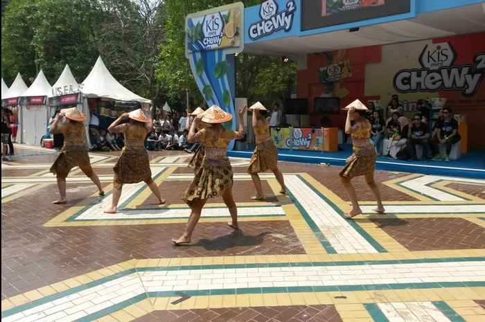 modern dance gadis desa