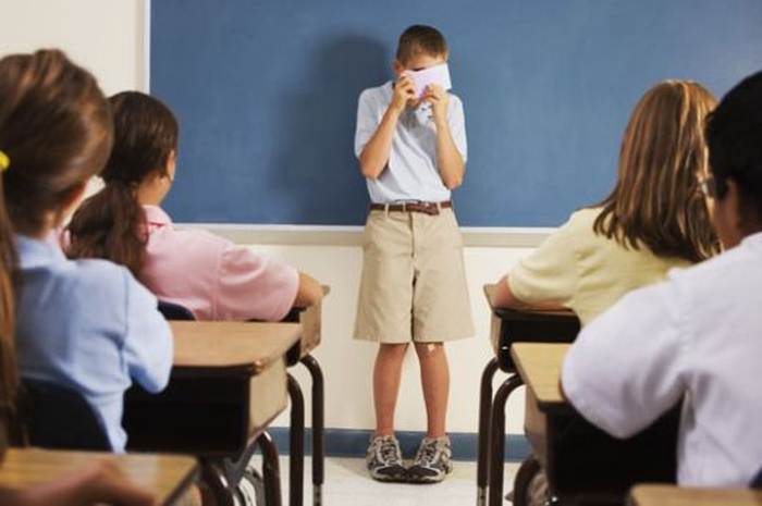 Nggak berani saat maju di kelas juga termasuk fobia sosial