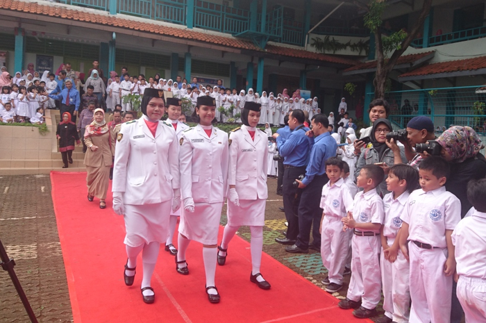 Gloria Hamel disambut sekolah dengan meriah