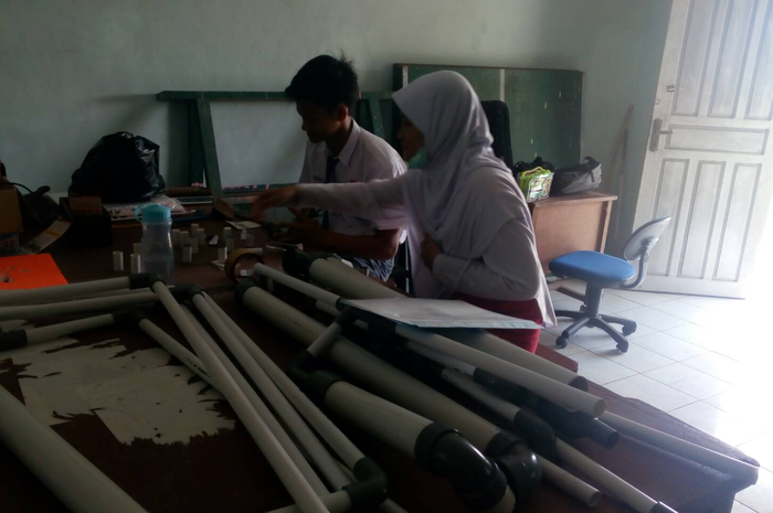 Tim sedang membuat proyek