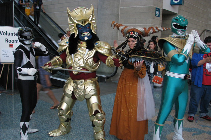 Karakter Goldar (dua dari kiri) dalam gelaran Cosplay