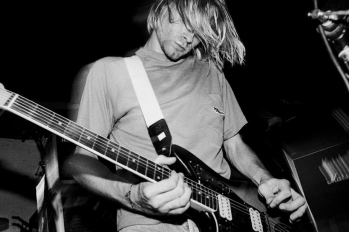Kurt Cobain si gitaris kidal