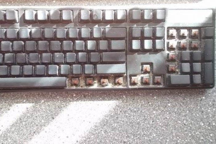 Keyboard yang nggak pernah dibersihin selama 6 tahun