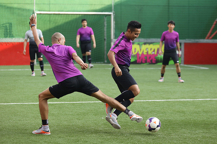 Mencoba Nike Hypervenom II Bersama Striker Timnas Singapura