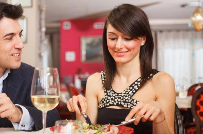 7 Kiat Makan di Restoran yang Sehat