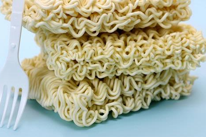 Tak Ada Masalah Makan Mie Instan, Asal?
