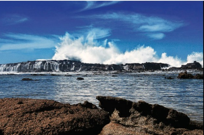 Misteri Bolongnya Pantai Karang Bolong