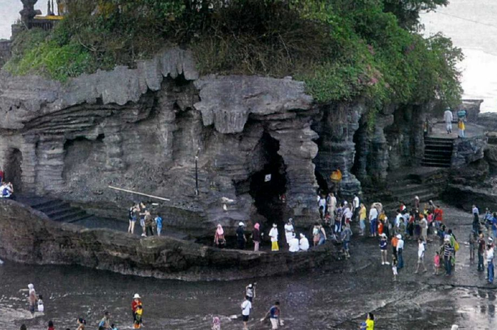 Tanah Lot, Tak Hanya Wisata tapi Juga Belanja