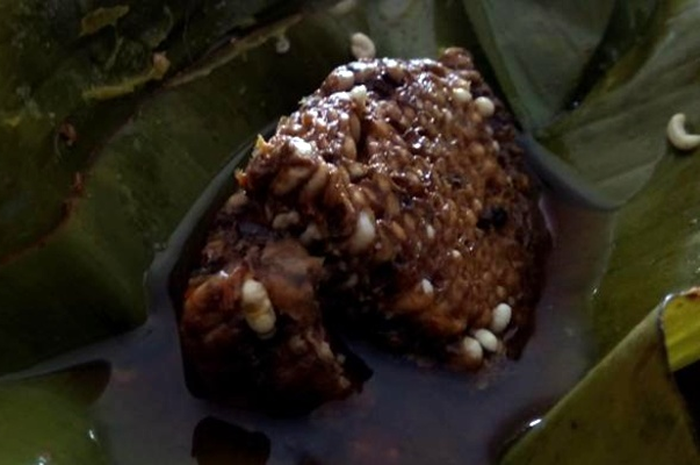 Mencicipi Botok Lebah di Banyuwangi