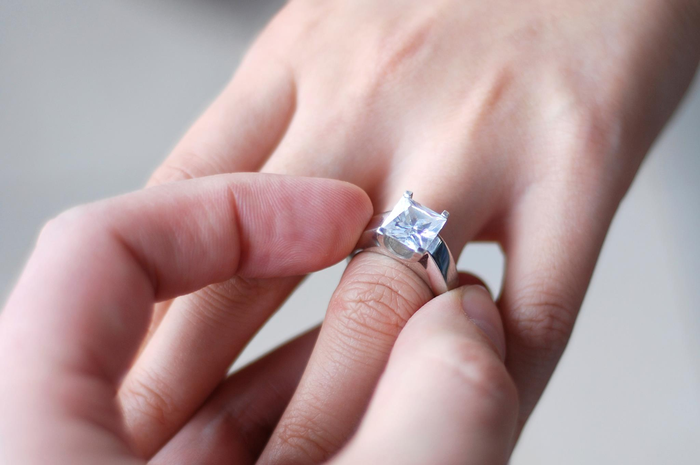 Memilih Cincin Pertunangan Berdasarkan Zodiak