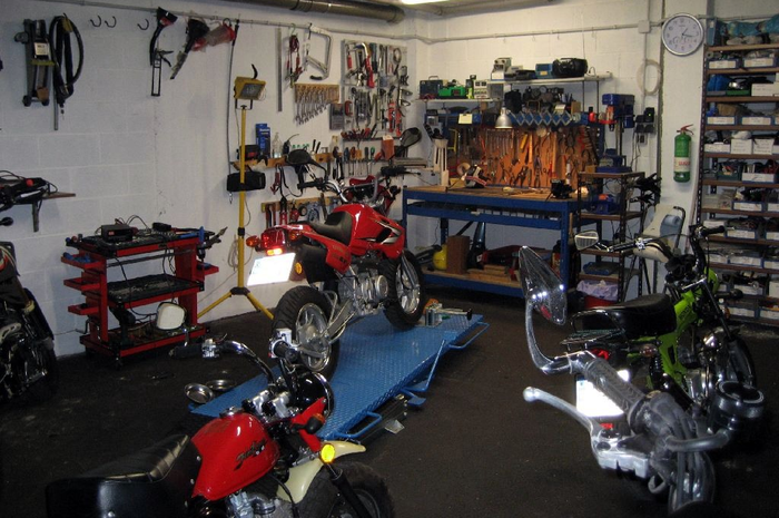 Terganggu Aktivitas Bengkel Motor
