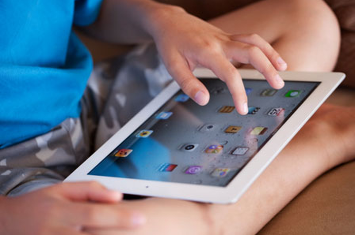 Mengapa Anak Perlu Lepas dari Gadget?