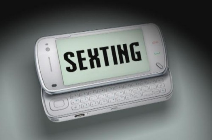 'Sexting' Membantu Pasangan Mempererat Hubungan