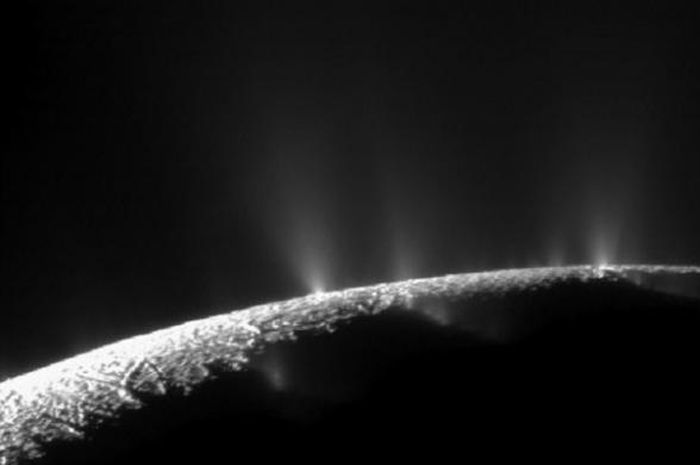 Ada 101 Geiser di Permukaan Bulan Saturnus