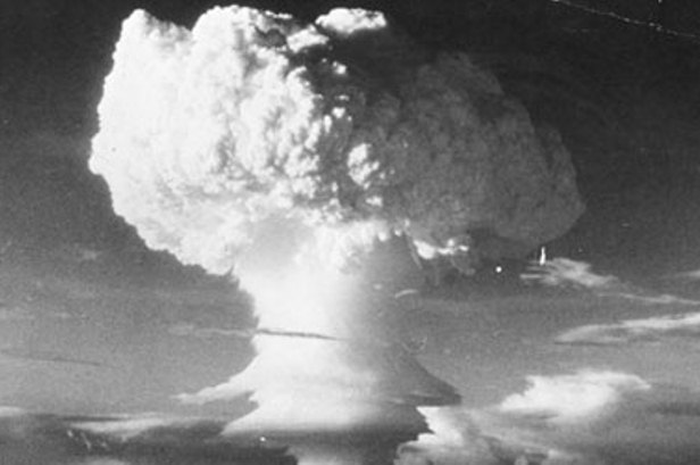 Amerika Nyaris Bunuh Diri dengan Bom Atom
