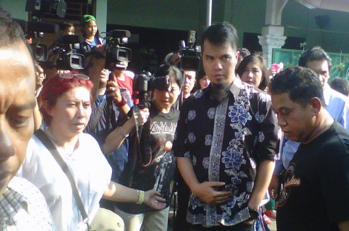 Mereka-reka Posisi Ahmad Dhani di Mata Hukum