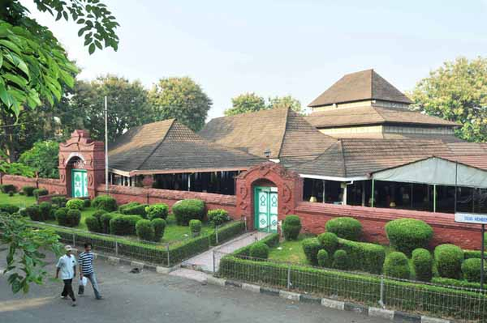 Wisata Sejarah dan Budaya di Cirebon
