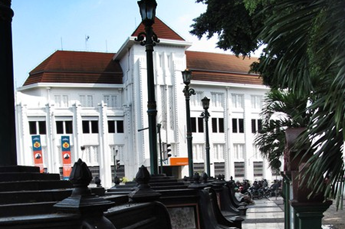 Monumen Batik Yang Merana