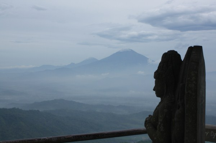 Puncak Suroloyo: Soneta Empat Gunung