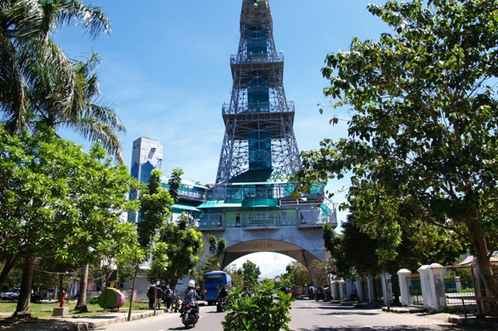 Ada Menara Eiffel di Limboto