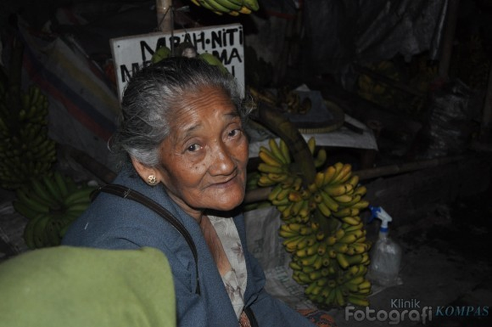 Ilmu Yakin dari Nenek Penjual Pisang