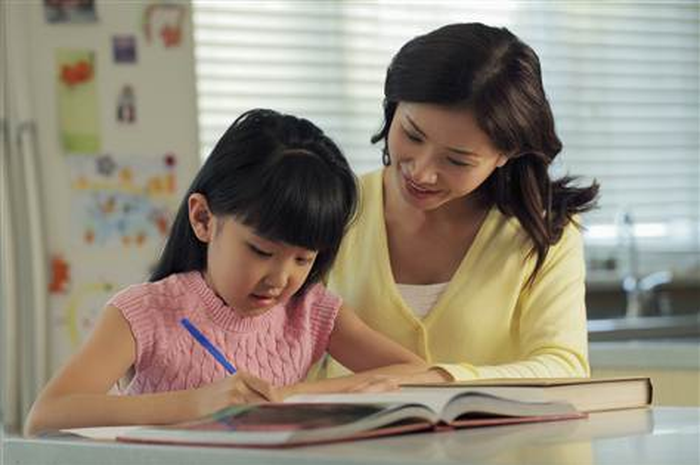 4 Langkah Bimbing Anak Kerjakan PR