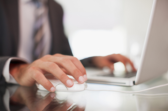 Chating dan Internet Benar-benar Ada Positifnya