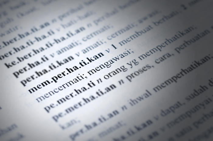 Kamus Besar Bahasa Indonesia sendiri masih menampilkan inkonsistensi. Salah satunya soal pembentukan kata hati yang diimbuhi awalan me dan akhiran -kan.