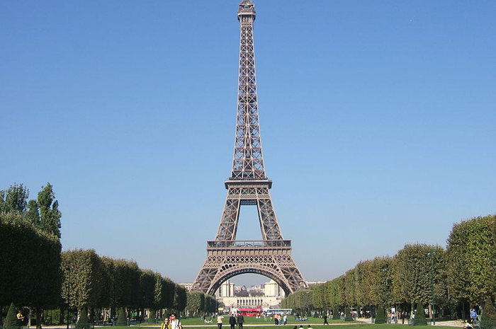 Menara Eiffel, Sebuah Monumen Adu Tinggi