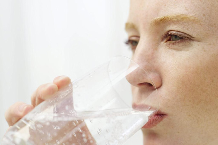 Minum 8 Gelas Air Bikin Diet Sukses?
