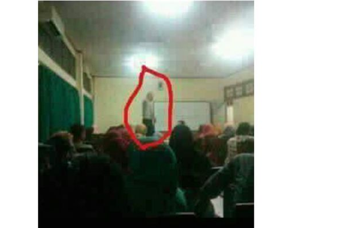 Dosen gaib yang membuat heboh ternyata berita palsu atau hoax.