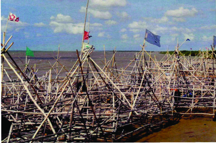 Madura yang terkenal dengan penghasil garam. 