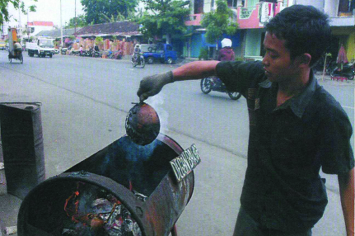 Degan Bakar Cak Mat Surabaya