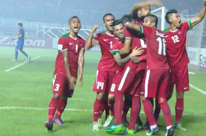 Para pemain Indonesia merayakan gol Hansamu Yama yang menentukan kemenangan atas Thailand di leg pertama final Piala AFF, Rabu (14/12/2016).