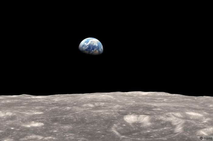 Bentuk Bumi yang bulat dipotret dari bulan oleh NASA.
