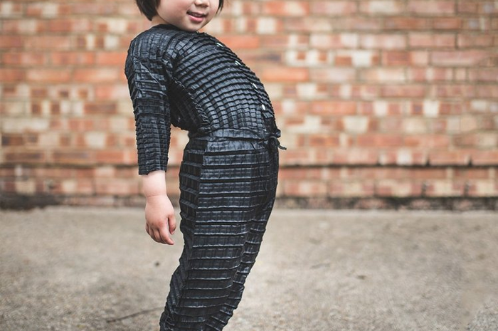 Menurut Ryan, anak-anak bisa mulai mengenakan pakaian Petit Pli pada usia empat atau enam bulan hingga sekitar usia tiga tahun.