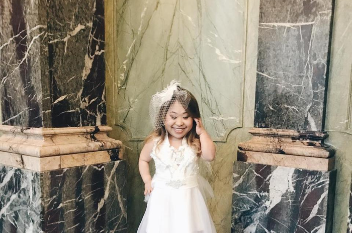 Namun dengan tubuh kecilnya itu, Doris mampu menjadi seorang fashion blogger.