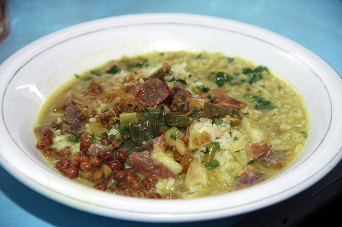 Di Gang Sempit Pun Soto Ini Diburu