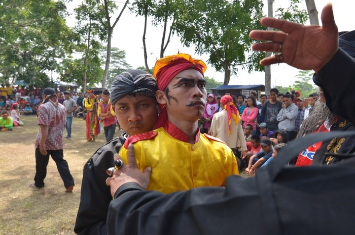 Semenjak ada klaim Malaysia terhadap kesenian Jawa, ebeg kembali menyemarakkan Cilacap dan sekitarny
