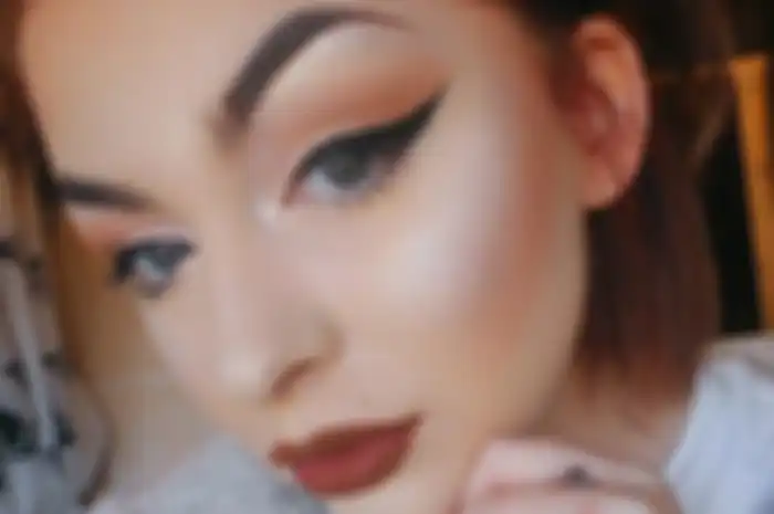 Saat menghapus make up wanita ini diputuskan pacarnya, ternyata wajah menyedihkan