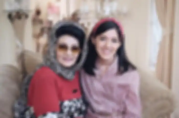 Farida Pasha dan cucunya, Ify