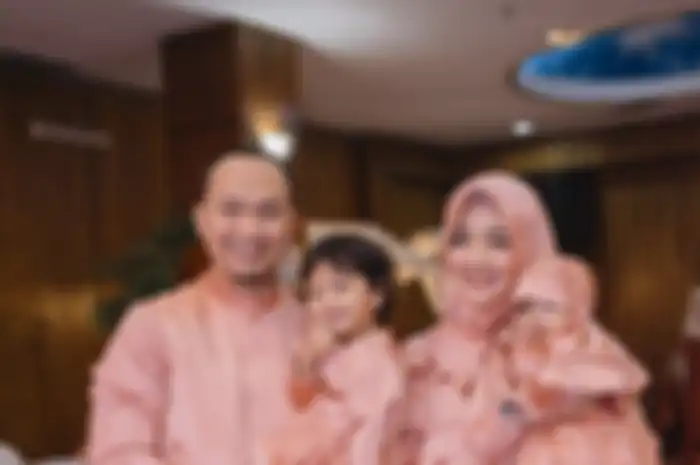 Nuri Maulida bersama suami dan anak-anak