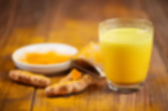Inilah 7 Manfaat Kesehatan yang Didapat Saat Rutin Konsumsi Susu Kunyit