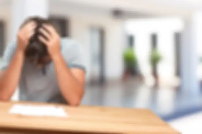 Quarter life crisis merupakan hal yang umum kok, sob. Yuk kenali tanda-tandanya!