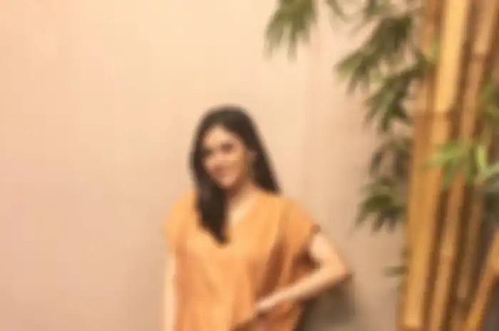  penampilan DJ Putri Una dalam balutan kaftan