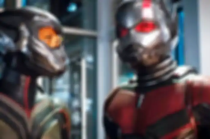 The Wasp (kiri), Ant-Man (kanan)